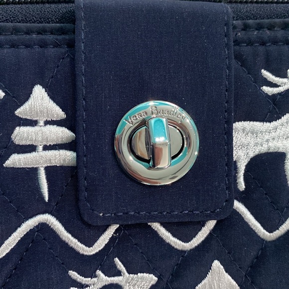 ❄️🆕Vera Bradley Turnlock RFID Wallet “Merry Mischief Snow Day❄️Navy Blue - Picture 9 of 9